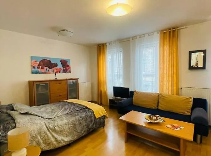 Central Studio Close To Andrassy Avenue For 4 Persons
